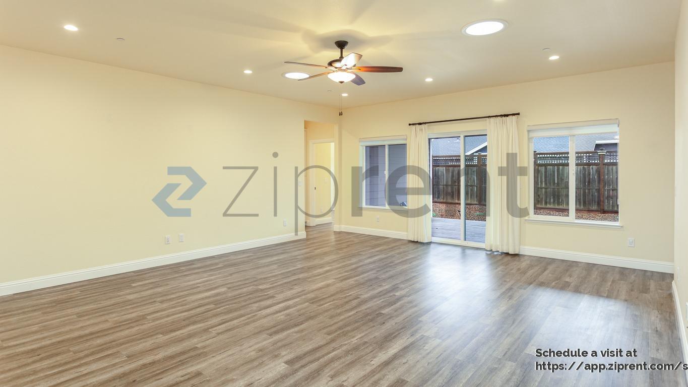 Building Photo - 1313 Crestview Ct