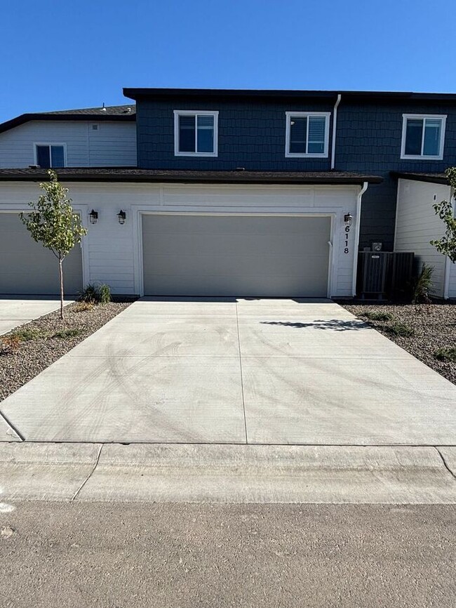 Building Photo - Roe Street Townhomes 2