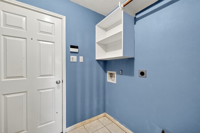 Building Photo - 16431 Red Crest Dr