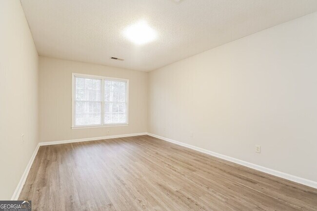 Building Photo - 235 Ashland Dr