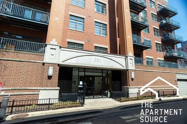 Building Photo - 330 N Clinton St
