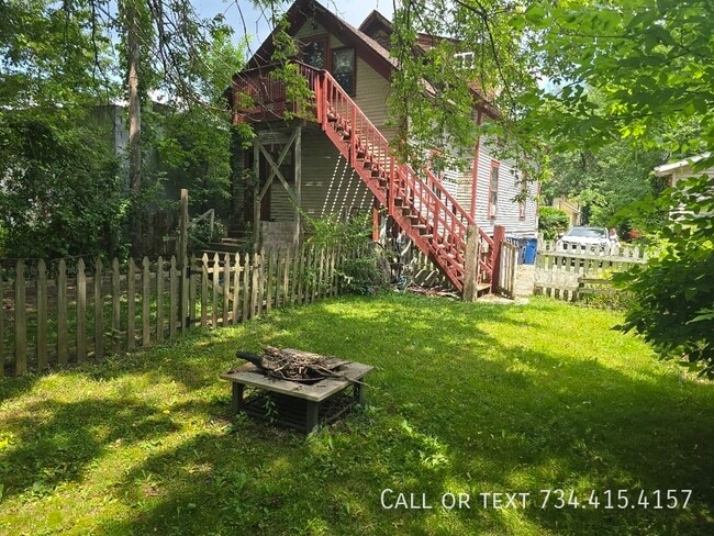 Building Photo - 110 E Summit-