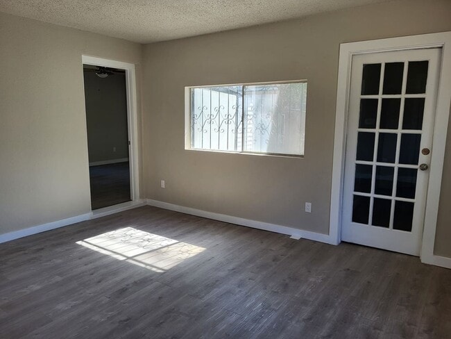 Building Photo - Mid-Century Home Ready for Move-In