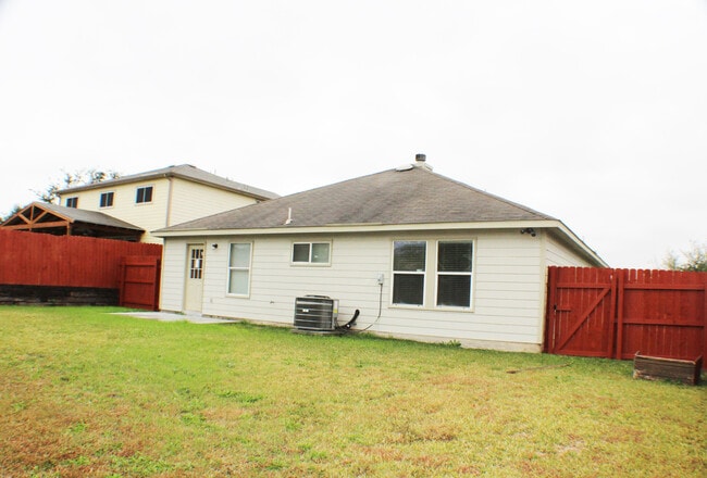 Building Photo - Great One story home in Enclave and Willow...