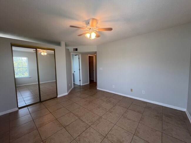 Building Photo - 2265 Huntingdon Dr