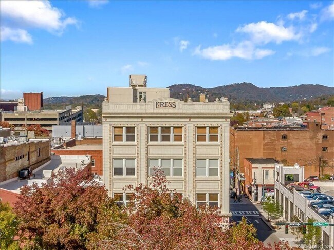 Historic Building - 59 College St
