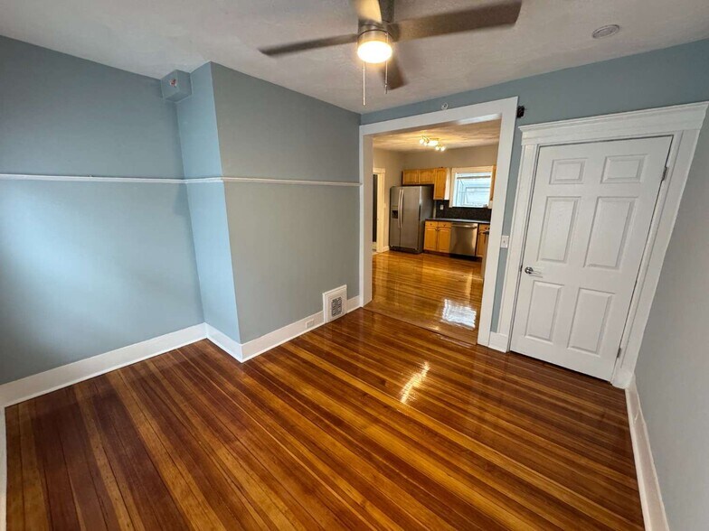 Building Photo - 35 Cameron Ave