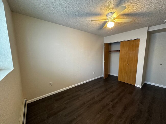 Building Photo - Updated 2bed/1bath Condo at Castle Place