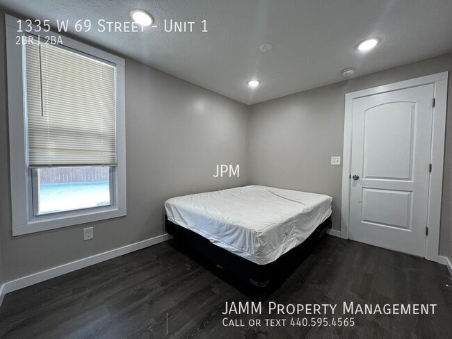 Building Photo - Modern 2 Bedroom, 2 Bathroom Apartment in ...