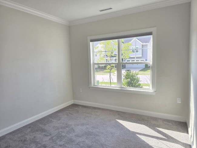 Building Photo - 4 spacious bedrooms and 3 full bathrooms along with guest suite. 1st floor primary and secondary ...
