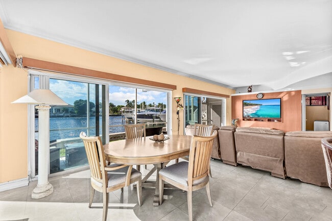 Building Photo - 1166 Hillsboro Mile