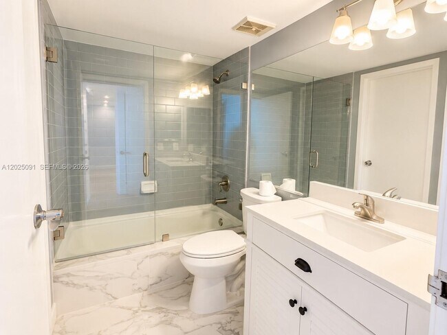 Building Photo - 7601 E Treasure Dr