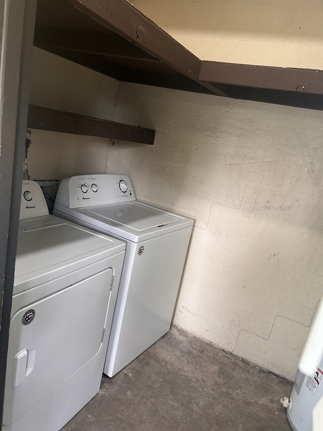 Building Photo - 729 E Cochise Dr