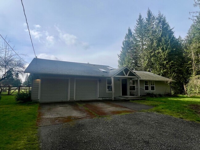 Building Photo - PENDING APPLICATION; Private Westside 3 BD+Den