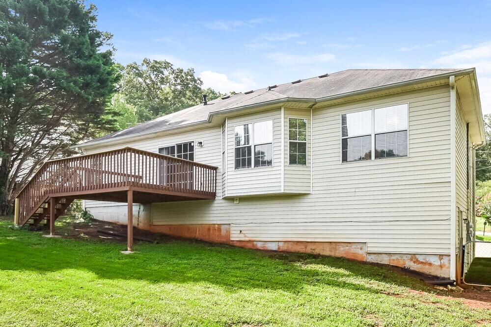 Building Photo - 203 Hickory Ln