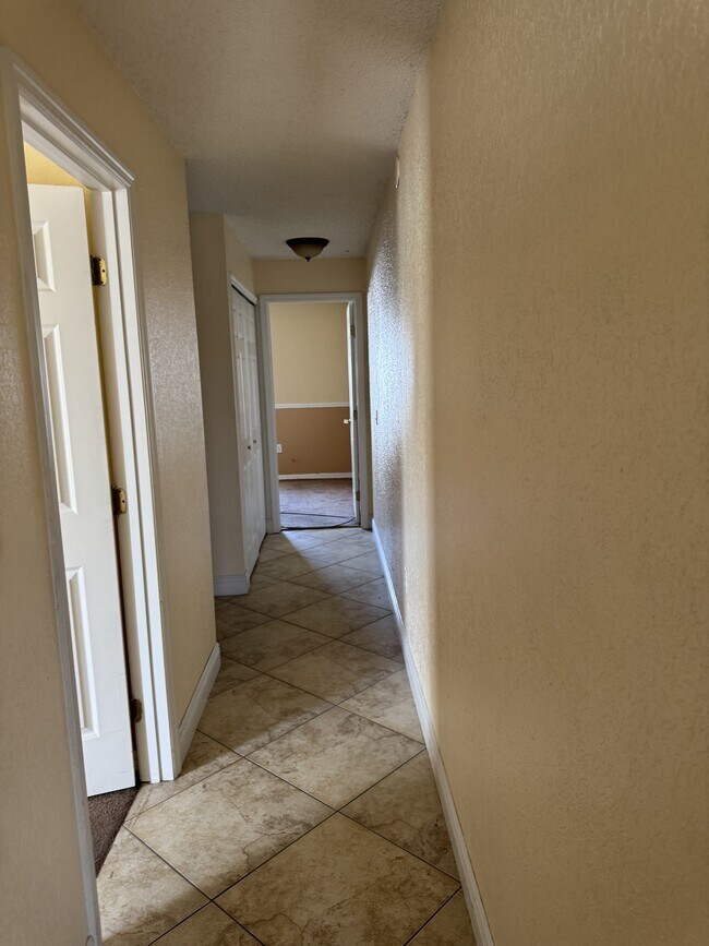 Building Photo - 1027 Dudley Dr