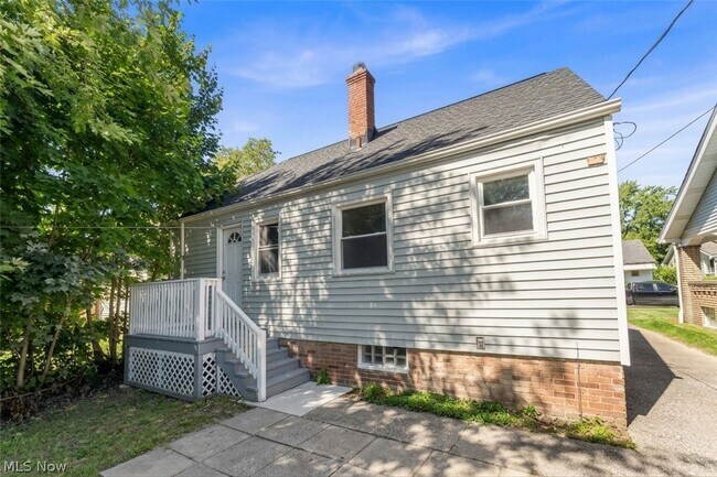 Building Photo - 15506 Westview Ave