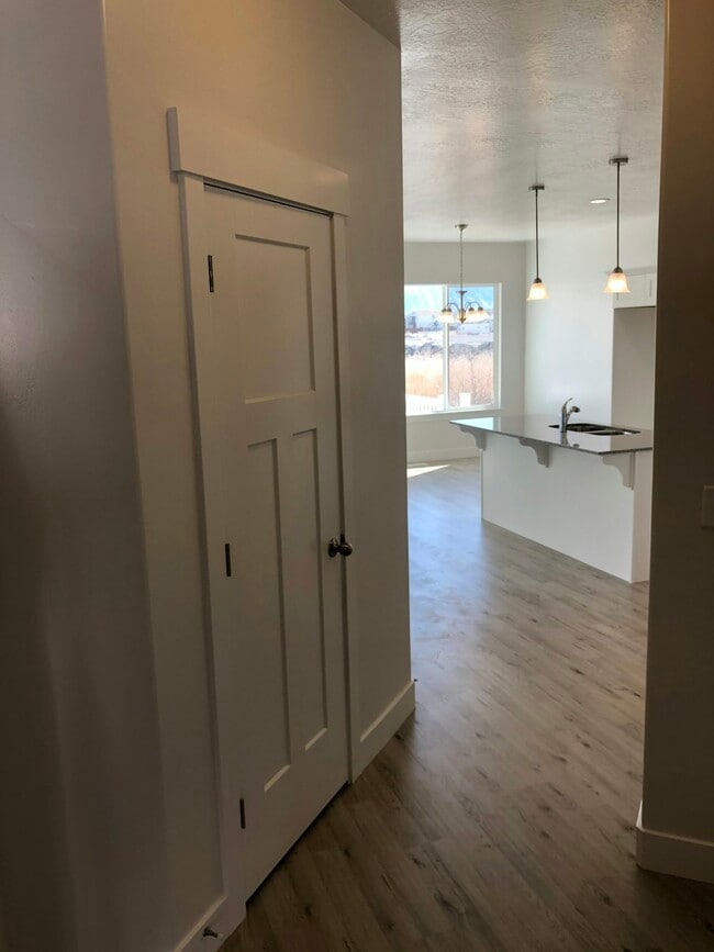 Building Photo - 594 N 260 W