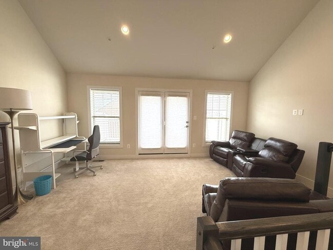 Building Photo - 321 Hendrix Ave