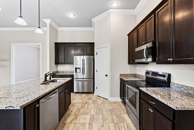 Building Photo - 15034 Belhaven St