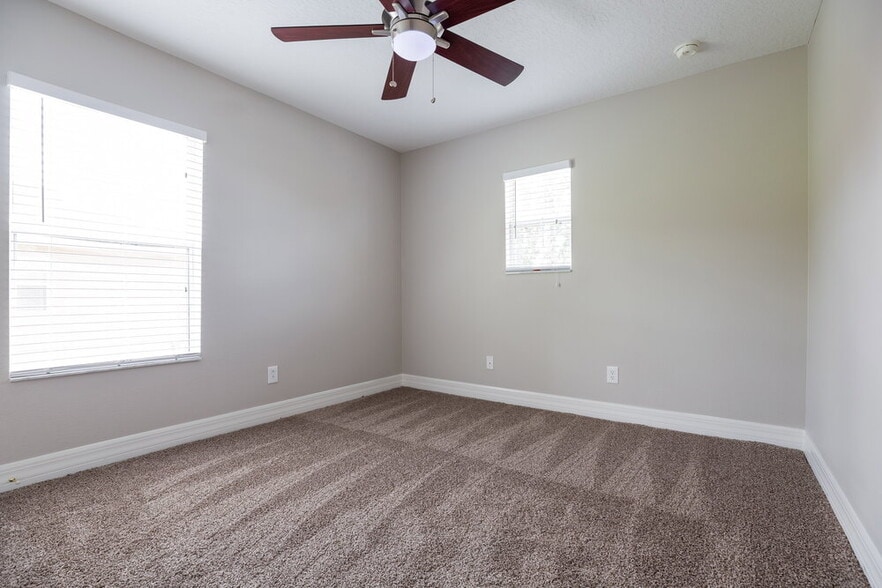 Building Photo - 993 N Jacks Lake Rd