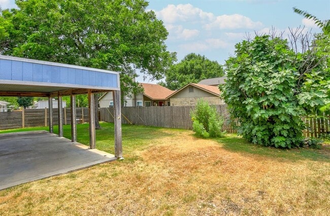 Building Photo - 2107 Laura Ct