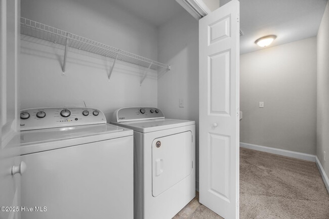 Building Photo - 211 N Stingray Ln