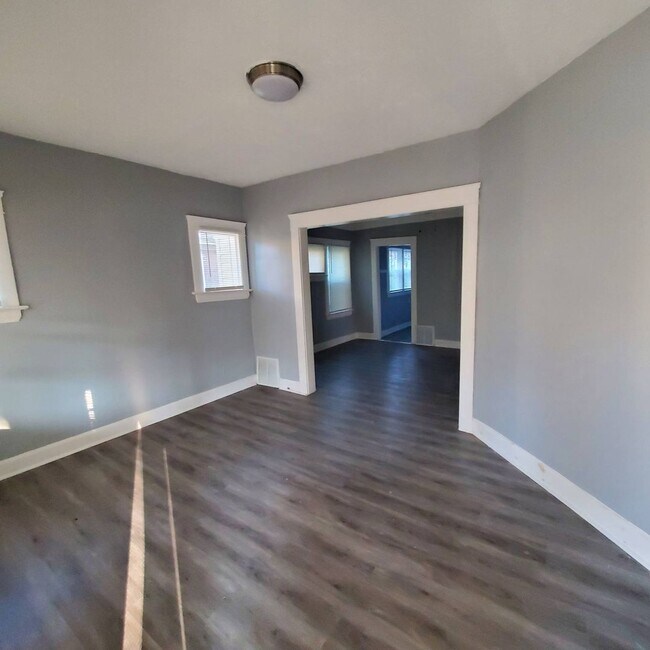 Building Photo - 12098 Chesterfield Ave