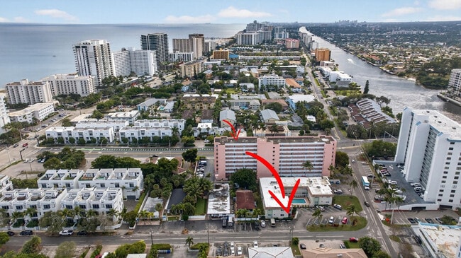 Building Photo - 1450 N Riverside Dr