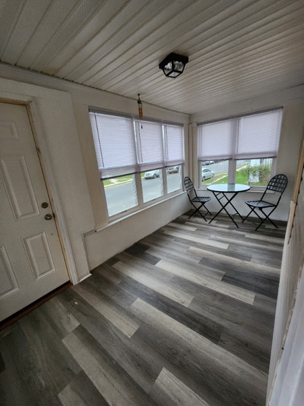 Building Photo - 1404 Monroe Ave