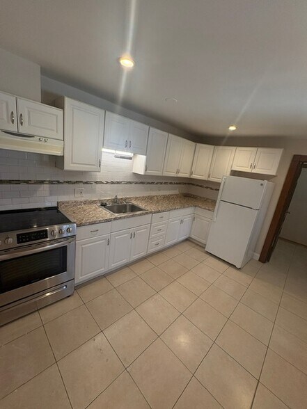 Building Photo - 5 Oakland St