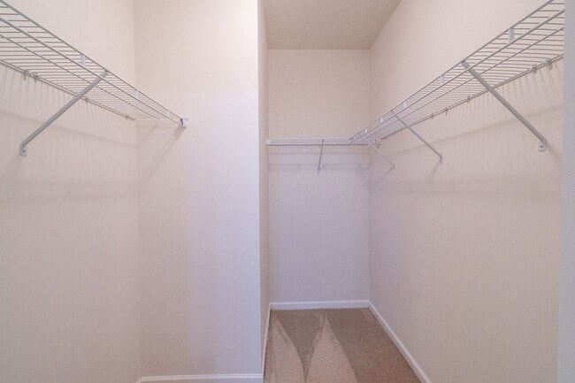 Building Photo - Freshly Renovated 4-Bedroom Home with Mode...