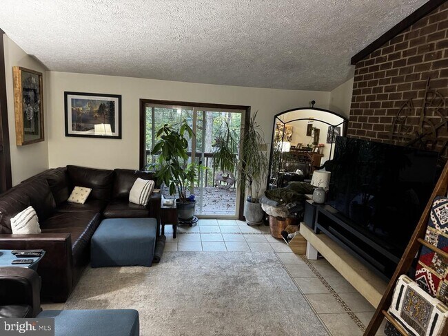 Building Photo - 11800 Wolf Run Ln