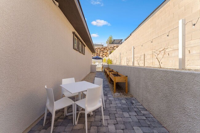 Building Photo - Modern Elegance in Scots Pine – 5-Bedroom Luxury Residence in West Summerlin  — Enjoy Rent-Free H...