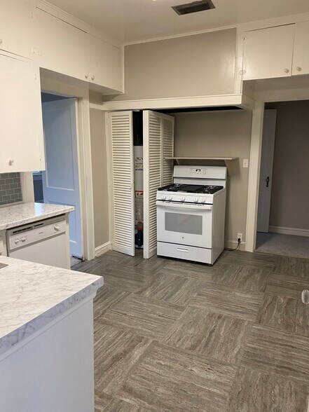 Building Photo - 937 Ontario St