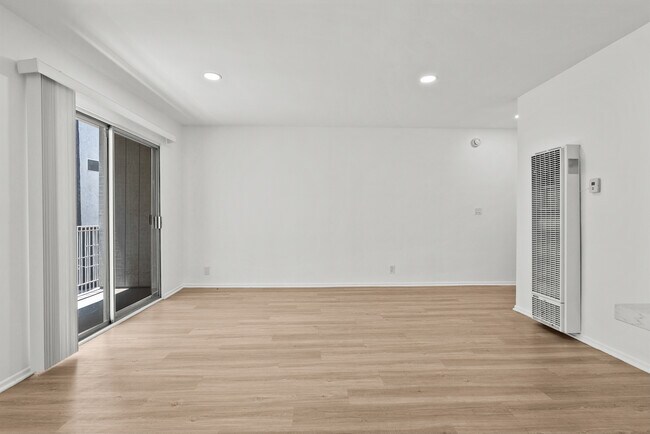 Building Photo - 15286 Sutton St