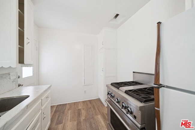 Building Photo - 1408 N Mansfield Ave