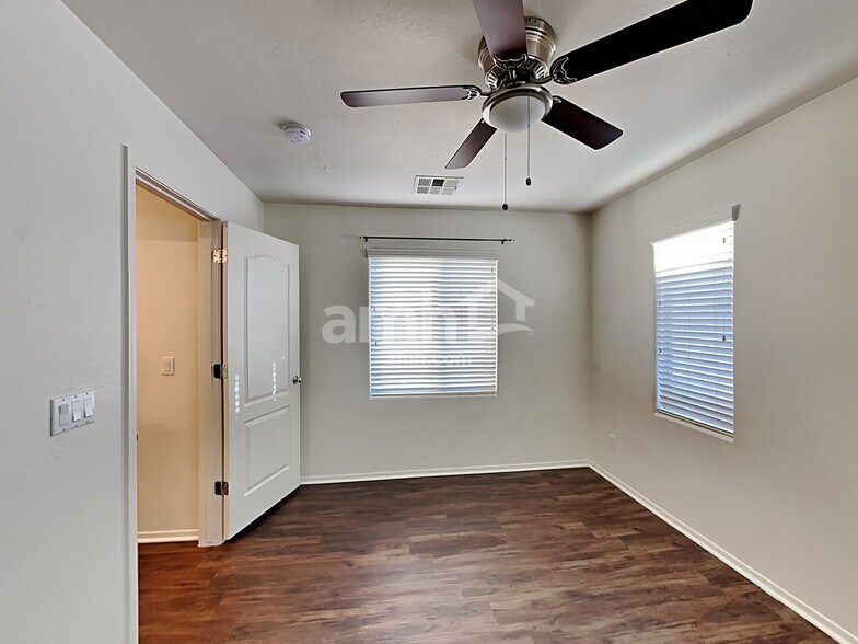 Building Photo - 2549 E Bart St