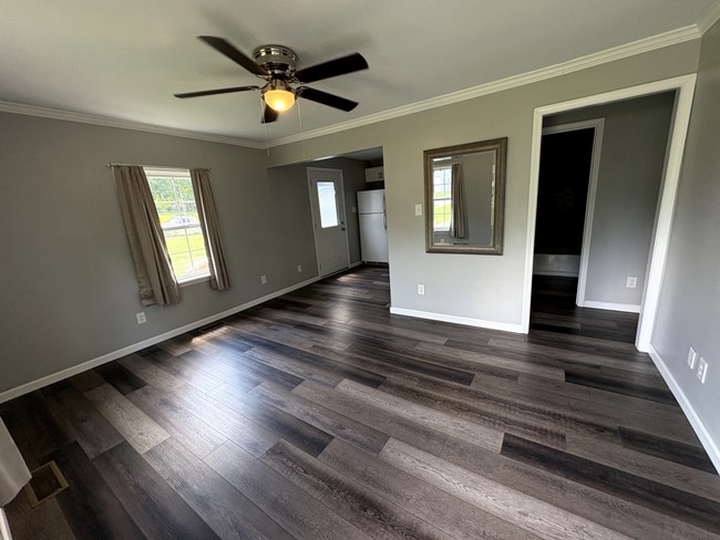 Building Photo - Fully Remodeled 2 Bed, 1 Bath Home