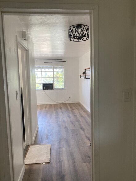 Building Photo - 711 Coronado Ter