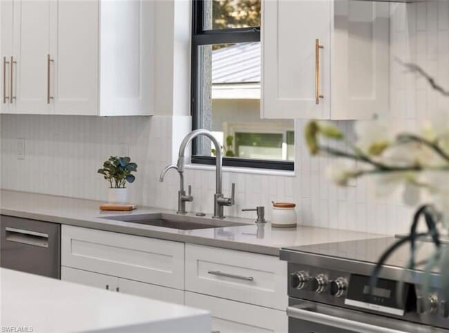 Building Photo - 2721 Van Buren Ave