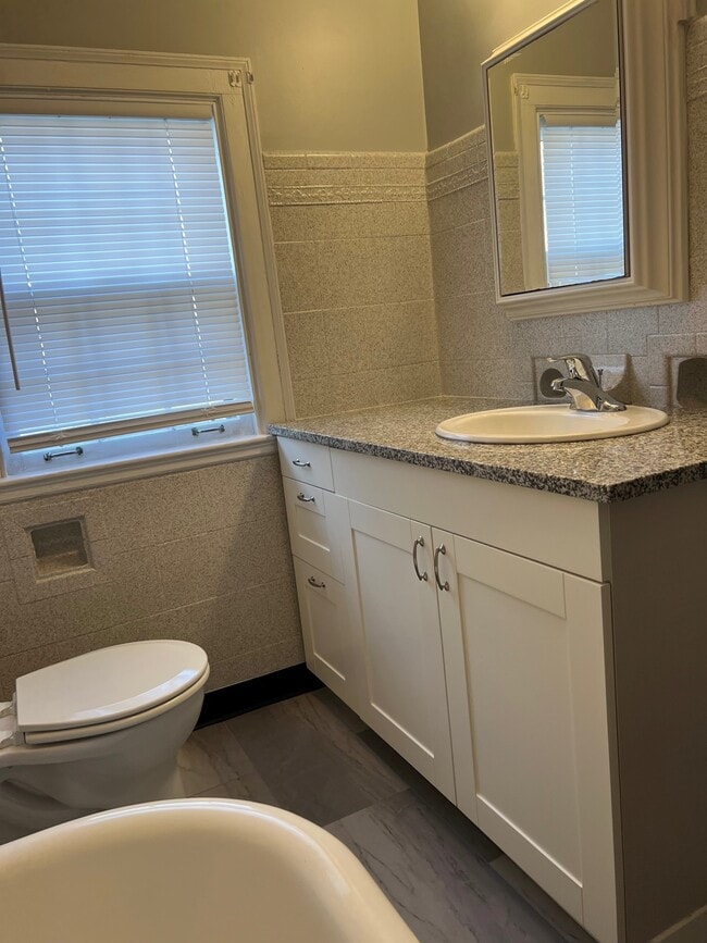 Building Photo - 929 N Nelson Rd