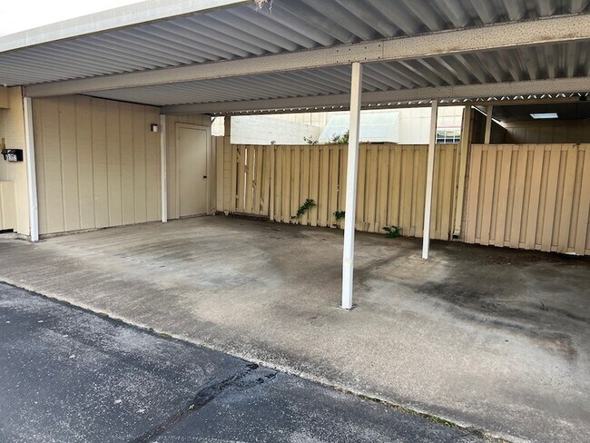 Building Photo - 8300 Sawyer Brown Rd