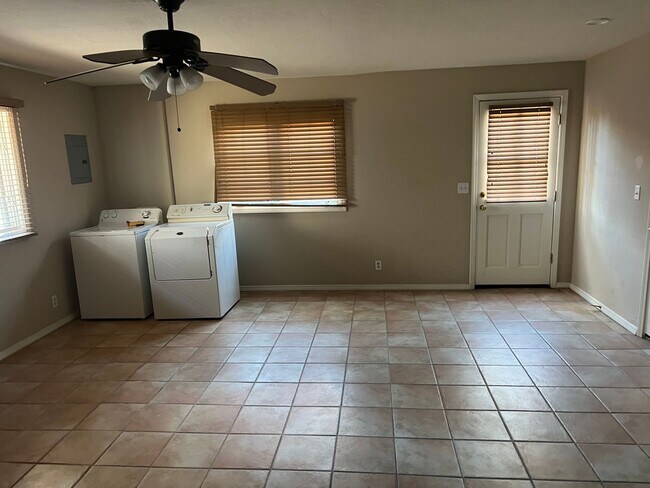 Building Photo - 3 Bedroom Home