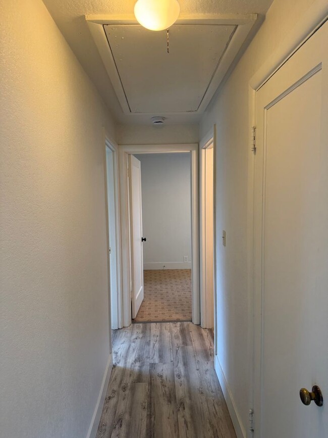 Building Photo - Charming 2 bed 1 bath house in a great neighborhood!