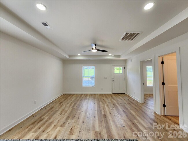 Building Photo - 1302 Rainbow Dr