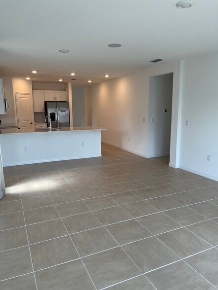 Building Photo - 2571 Driftwood St