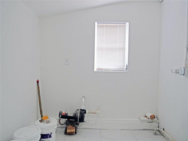 Building Photo - 5014 Dr. M.L.K. Jr St S