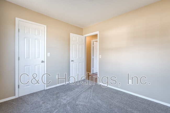 Building Photo - 914 Rockwood Ave