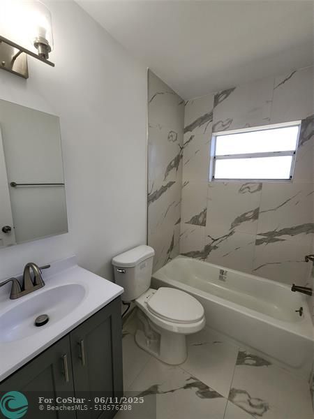 Building Photo - 2466 Lincoln St